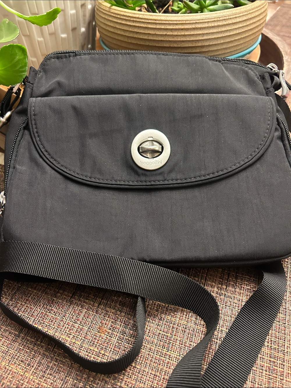 Baggallini Black Compact Crossbody Messenger Bag